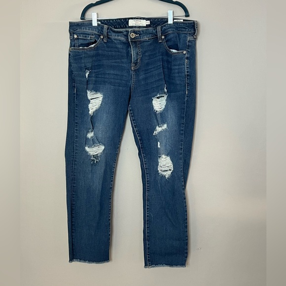 torrid Denim - Women’s Size 18 TORRID Boyfriend Crop Destruction Jeans